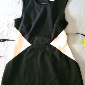 Black snd white dress with side-pockets